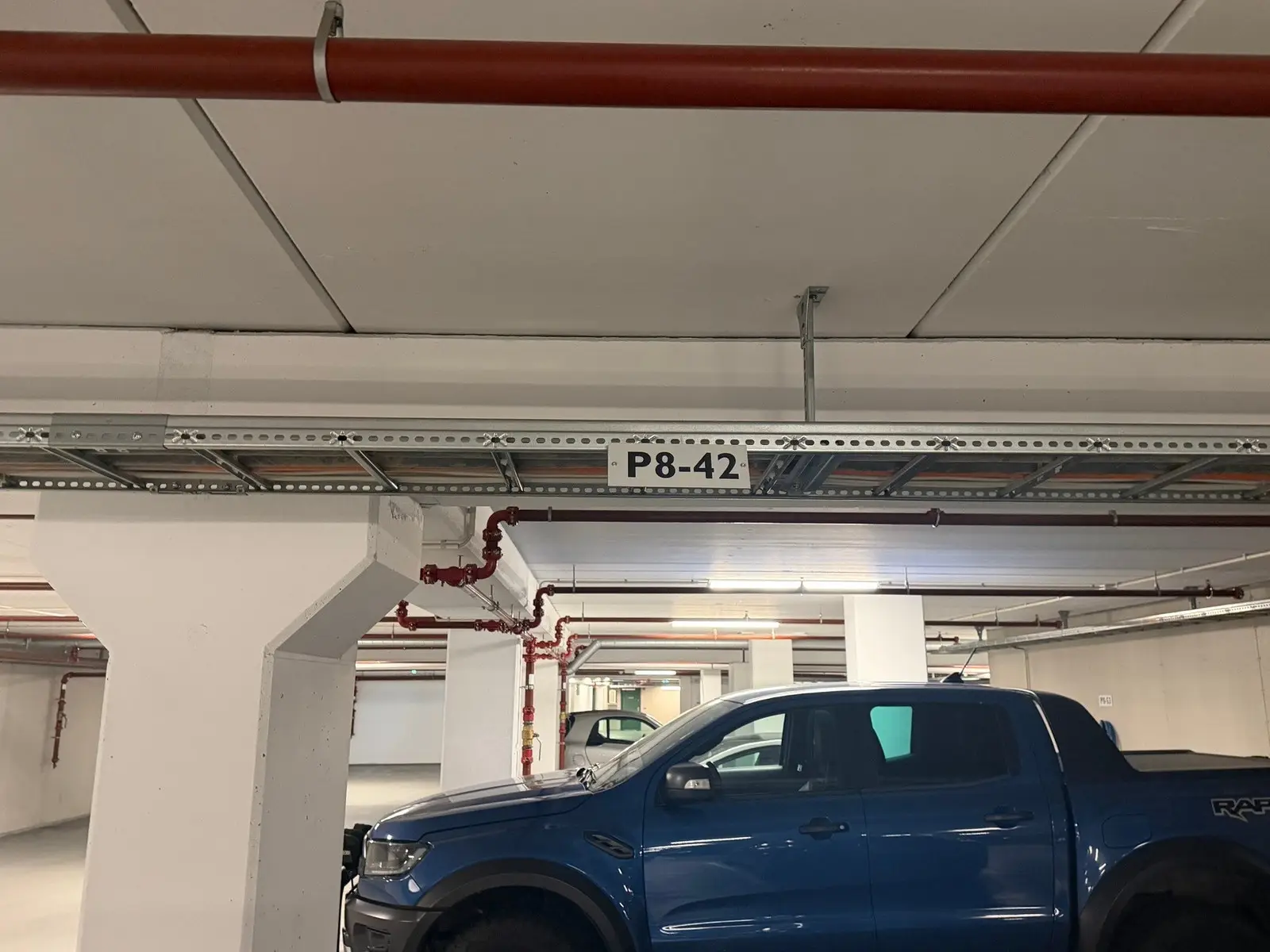 Plassen er merket med P8-42.